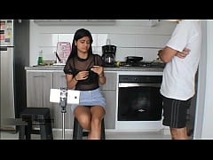  - La hermanastra quería jugar y termino chupando la polla y con la leche en su coño HISTORIA COMPLETA