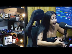  - A Gostosa da Renatinha Mello deu em cima do apresentador, será que rola uma gravação pornô com os dois? - Podcast Pápum no Barraco!