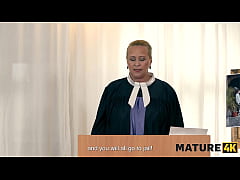  - MATURE4K. Old Elle with huge tits fucked her gardener in doggy and ended up in court