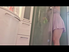  - gostando limpando a casa do vizinho