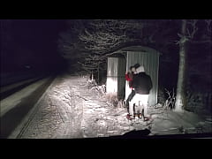  - Przyjaciel męża rucha mnie przy drodze odwożąc do domu