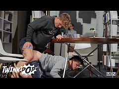  - While At The College Library Jock Felix Fox Got His Dick Sucked By His Best Friend Ryan Bailey - TWINKPOP