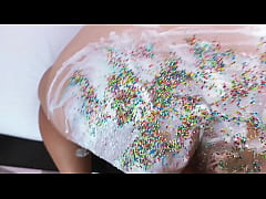  - Madrastra me entrega su culo como regalo de cumpleaños rico anal