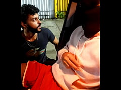  - Mamando e fodendo na rua enquanto as pessoas passam