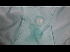  - Me volí a masturbar y correr en los panties celestes prefeidos de mi mejor amiga