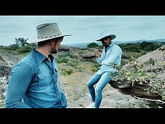  - Se lo preña en las montañas - Twink con hetero follan al aire libre - Se calientan y termina chupandole la polla a hetero - Culo de burbuja de twink - se hace una buena mamada en las montañas - hombres se follan a pelo - con Alex Barc