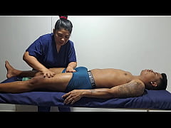  - Un masaje relajante para este sexy chico, me pone tan cachonda pt2 me pone tan cachonda verlo semidesnudo