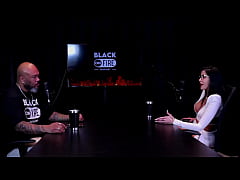  - Apresentou um cliente a amiga, leva a sério o que faz, fez fotos só de calcinha, e as censuras nas redes sociais... - Leticia Braga (WATCH ON: SHEER/RED)