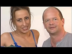  - RETRO PORNO TESTER FICKT NAIVE HAUSFRAU DIREKT WEG