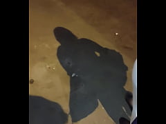  - MADURA CULONA EN HILO EN LA CALLE CON LEGGINS TRANSPARENTES