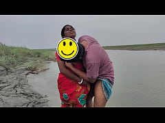  - Bangladeshi Bowdi With Her Boyfriend in an Open Place