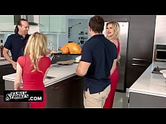  - Stepsiblings Fuck on Thanksgiving Evening