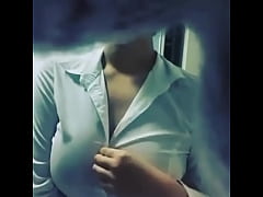  - తన ఒంటి మీద ఇప్పుడు ఒక్క బ్రా మాత్రమే ఉంది.MP4