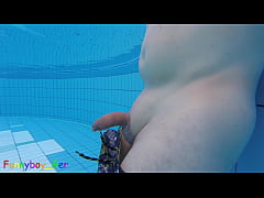  - Wanking underwater in a real public thermal pool (P)