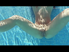  - Jessica Lincoln gets horny and naked in the pool