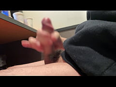  - 個室でオナニーしちゃう巨根な大学生