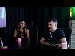  - Morena tem os peitos e a buceta chupada depois de falar que o cliente nunca sentiu prazer transando, então realiza seus fetiches de cuspe, gostou de fazer uma menage feminina - Casal Kaliente