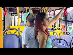  - Jovem estudante encoxada e fodida no ônibus em público!