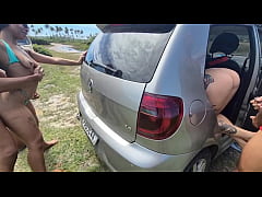  - Fui de carro com minhas amigas para um matagal e fizemos uma Putaria gostosa no meio do mato