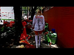  - Mexicana haciendo doble penetración con sus compañeros de la universidad, le entran dos vergas en la boca y en el coño, flashing, haciendo exhibit en el 7,mostrando el culo en la calle (Video de verificación)