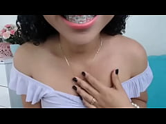  - Exibindo o cuzinho e a bucetinha