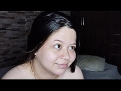  - Probando el nuevo aro de luz que mi hermanastra compró, Termina saltando en mi polla con su coño mojado