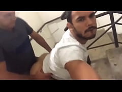  - Coroa leitando meu cu na escada de emergencia do shopping