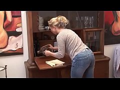  - Geile Milf wird bei der Hausrbeit von Typ gefickt