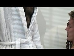  - Férias com o chefe: Em busca de aumento ele virou puta. | Vacation with the Boss: Wanting to increase it turned bitch.