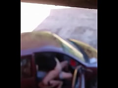  - safada flagrada dando no carro