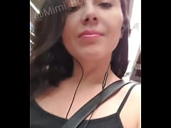  - De paseio sem calcinha no supermercado