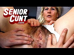  - Euro milf Dita pussy flexing show on close-ups