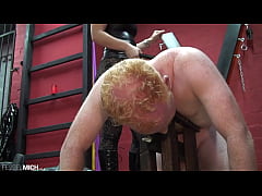  - Sklavenqual von 3 Sklaven, fesseln, Trampling, Käfighaltung, Fussfetisch, Auspeitschen von extrem geiler sexy Domina