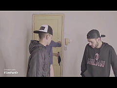  - Fudendo com dois dotados