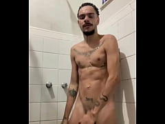  - Tomando banho de pica dura