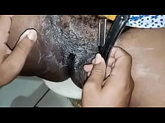  - Minha vizinha pediu pra depilar sua buceta gorda, ficou lisinha.