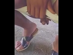  - Gizelly Urach mijando... outdoor... piss