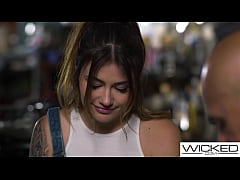  - Jewelz Blu & GIselle Blanco's HOT Sex Tape To Create Scandal