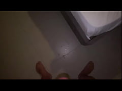  - O corno não resistiu e gozou ao ver a esposa gemendo do pauzão de 23 cm, assista o vídeo completo no xvideos red