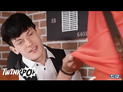  - TWINKPOP - Malik Delgaty Puts Lev Ivankov On The Floor To Penetrate Him In Missionary Before He Cums On His Face