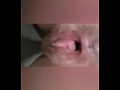  - Marido trabalhando e eu fudendo com o negão. Socando forte e gozando dentro.