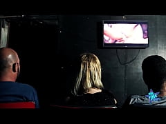  - Corno levou a esposa no cinema porno para ser fodida por estranhos - Trailer