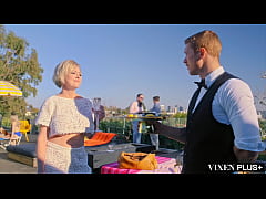  - VIXENPLUS Cock hungry socialite Dee fucks server at house party