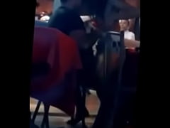  - Sexo.no.restaurante.