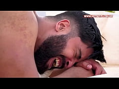  - Ursão pentelhudo fodendo o safado