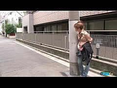  - She was doing her nails and later peed on this guys hands before ahrd fucking