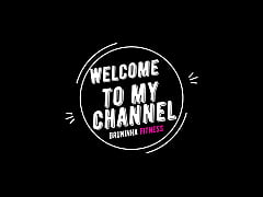  - Safada toda abertinha pro namorado chupar a buceta