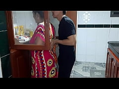  - Seduzco a mi madrastra en la cocina para que chupe mi polla