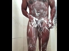  - Mientras tanto: En el baño
