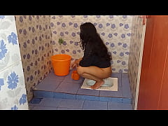  - maid ko toilet ka andar chuda jab vo pesab kar rhi thi, Real hindi Dirty HD Porn Sex